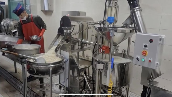 [서울=뉴시스] 육군 논산훈련소 내 취사로봇. 2022.02.07. (사진=국방부 제공) *재판매 및 DB 금지