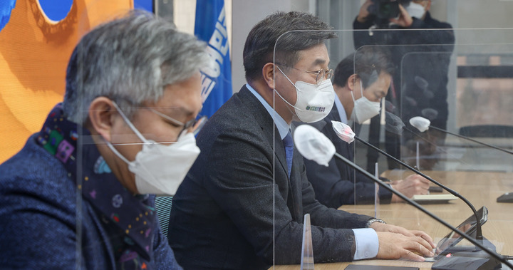 [서울=뉴시스] 전신 기자 = 윤호중 더불어민주당 공동선대위원장이 7일 서울 여의도 당사에서 열린 선거대책위원회 본부장단 회의에서 발언하고 있다. (공동취재사진) 2022.02.07. photo@newsis.com