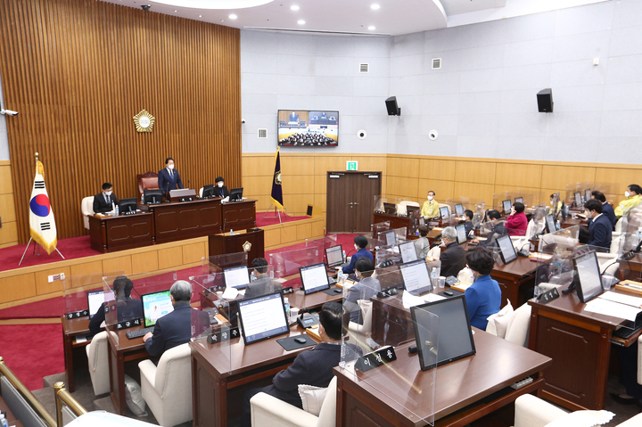 [대전=뉴시스] 조명휘 기자 = 대전 서구의회가 8일 제267회 임시회를 개회하고 있다. (사진= 서구의회 제공) 2022.02.08. photo@newsis.com&nbsp; *재판매 및 DB 금지