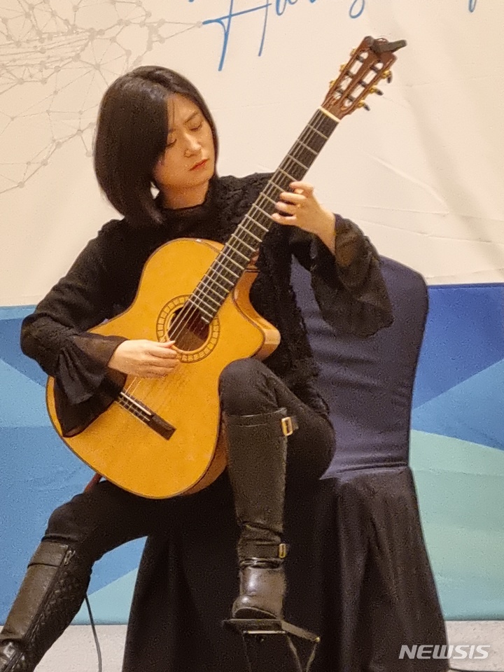 [화성=뉴시스]이준구 기자=장하은의 연주 모습.