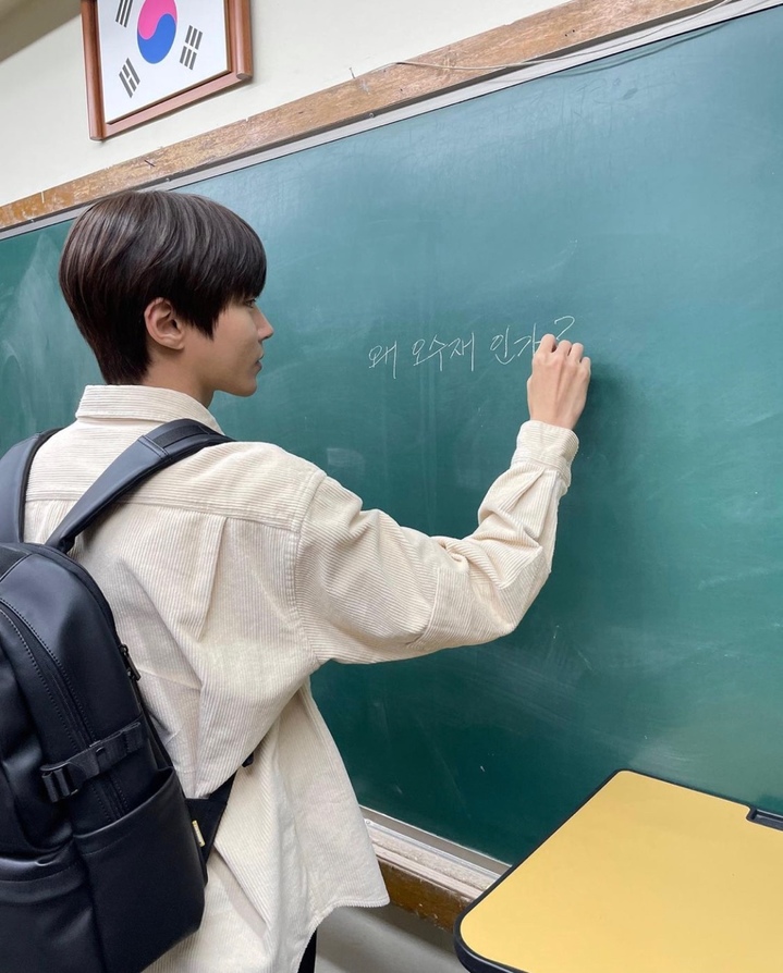 [서울=뉴시스] 배우 황인엽. 2022.02.08.(사진=인스타그램 캡처 제공) photo@newsis.com*재판매 및 DB 금지 *재판매 및 DB 금지