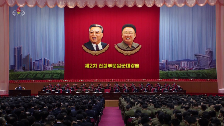 [서울=뉴시스] 북한 조선중앙TV는 지난 8일 2차 건설 부문 일꾼 대강습을 진행했다고 9일 보도했다. 김정은 조선노동당 총비서 겸 국무위원장은 참석 대신 서한을 보내 건설 사업 방향과 과업을 지시했다. (사진 = 조선중앙TV 캡처) 2022.02.09. photo@newsis.com *재판매 및 DB 금지