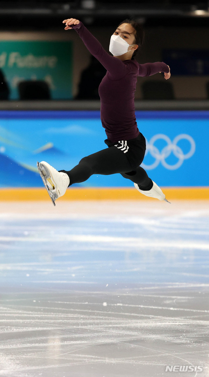 [베이징(중국)=뉴시스] 고범준 기자 = 피겨스케이팅 여자 싱글 유영이 10일 오전 중국 베이징 캐피탈 실내경기장 인근 피겨 트레이닝 링크에서 2022 베이징동계올림픽대회 출전을 앞두고 훈련을 하고 있다. 2022.02.10. bjko@newsis.com
