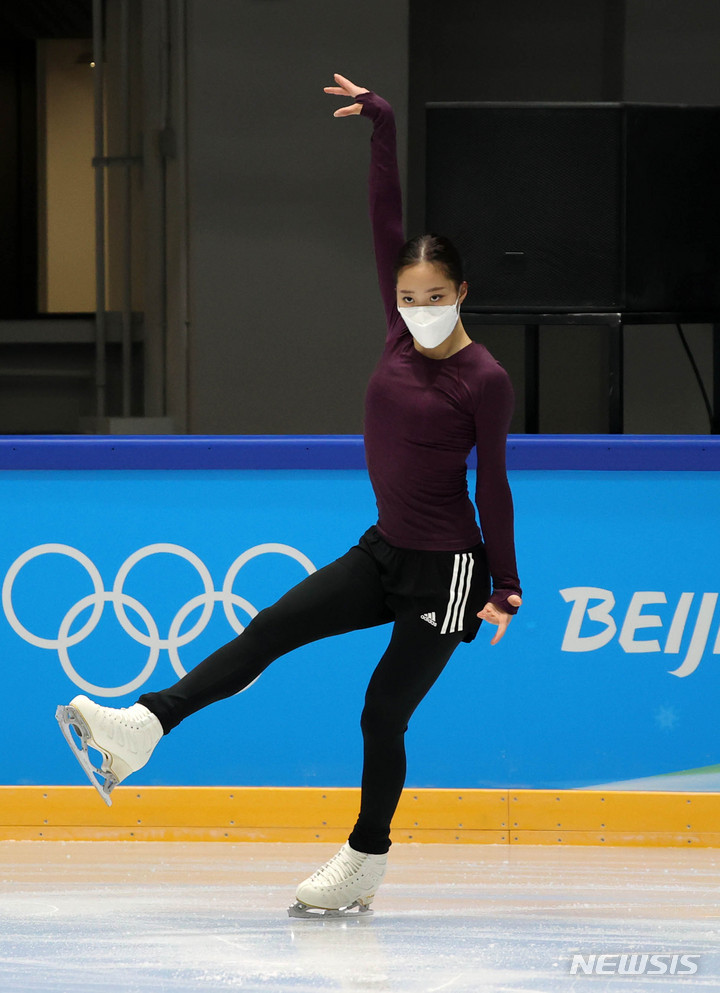 [베이징(중국)=뉴시스] 고범준 기자 = 피겨스케이팅 여자 싱글 유영이 10일 오전 중국 베이징 캐피탈 실내경기장 인근 피겨 트레이닝 링크에서 2022 베이징동계올림픽대회 출전을 앞두고 훈련을 하고 있다. 2022.02.10. bjko@newsis.com