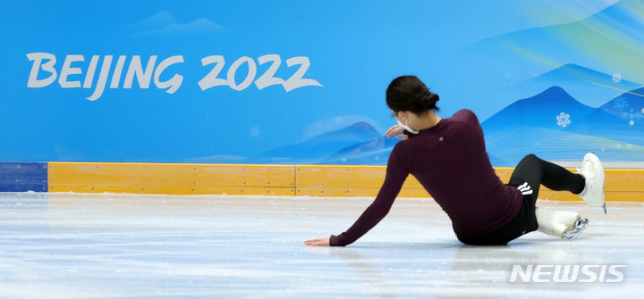 [베이징(중국)=뉴시스] 고범준 기자 = 피겨스케이팅 여자 싱글 유영이 10일 오전 중국 베이징 캐피탈 실내경기장 인근 피겨 트레이닝 링크에서 2022 베이징동계올림픽대회 출전을 앞두고 훈련을 하고 있다. 2022.02.10. bjko@newsis.com
