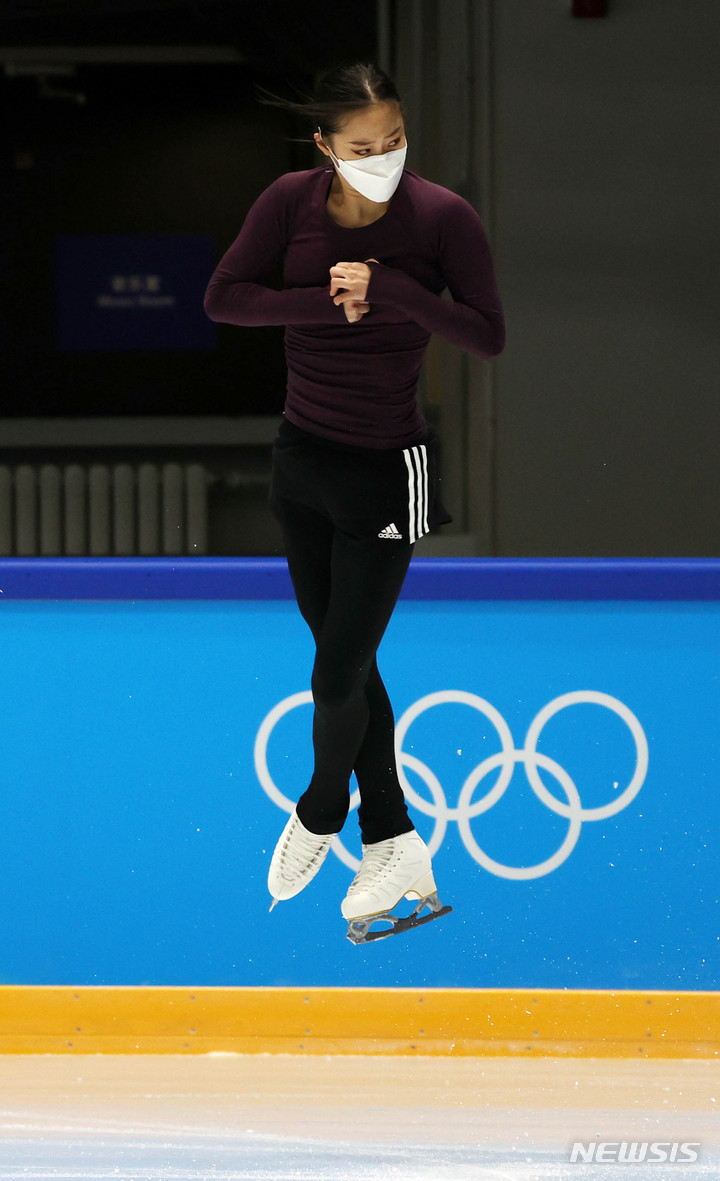 [베이징(중국)=뉴시스] 고범준 기자 = 피겨스케이팅 여자 싱글 유영이 10일 오전 중국 베이징 캐피탈 실내경기장 인근 피겨 트레이닝 링크에서 2022 베이징동계올림픽대회 출전을 앞두고 훈련을 하고 있다. 2022.02.10. bjko@newsis.com