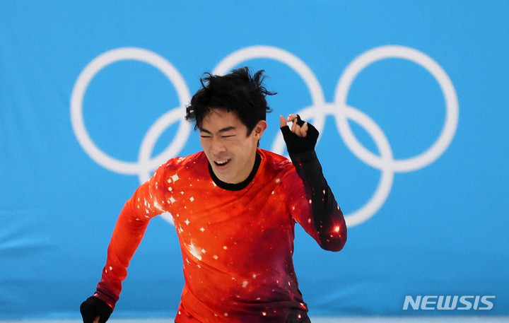 [베이징(중국)=뉴시스] 고범준 기자 = 미국의 네이선 첸이 10일 중국 베이징 캐피털 실내경기장에서 열린 2022 베이징 동계올림픽 피겨 스케이팅 남자 싱글 프리 스케이팅에 출전해 연기를 하고 있다. 2022.02.10. bjko@newsis.com