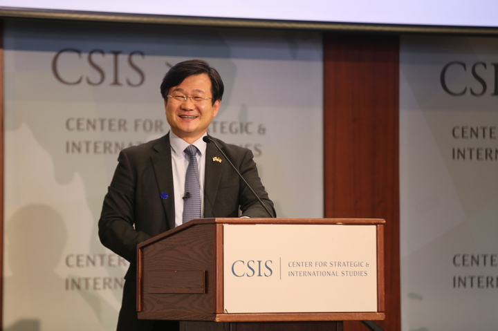 [서울=뉴시스] 강은호 방위사업청장이 방위사업청-CSIS 컨퍼런스에 참석하여 기조연설을 하고 있다. 2022.02.11. (사진=방위사업청 제공) *재판매 및 DB 금지