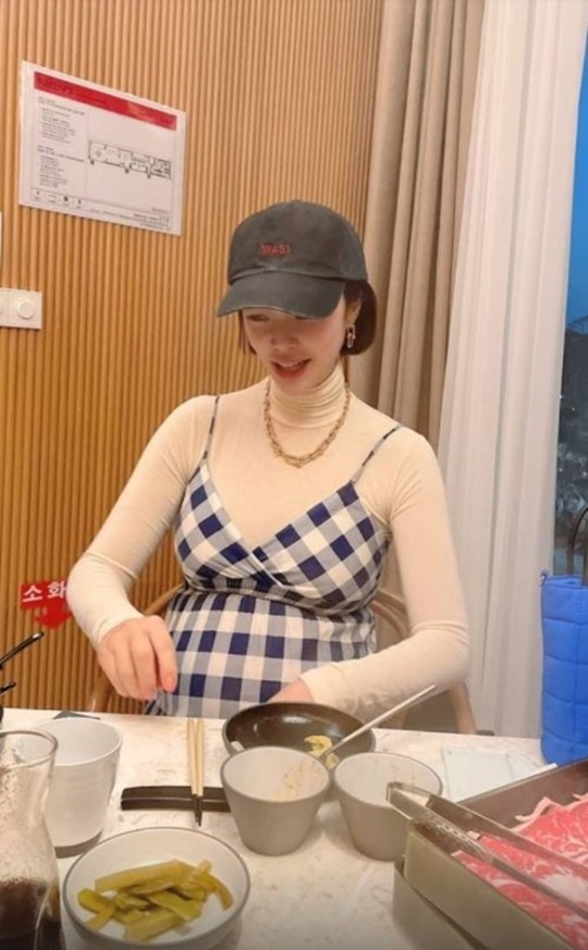 [서울=뉴시스] 황정음 2022.02.11. (사진= 황정음 인스타그램 제공) photo@newsis.com *재판매 및 DB 금지 *재판매 및 DB 금지