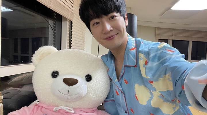 [서울=뉴시스] 배우 이상엽과 윌슨. 2022.02.11.(사진=인스타그램 캡처 제공) photo@newsis.com*재판매 및 DB 금지 *재판매 및 DB 금지