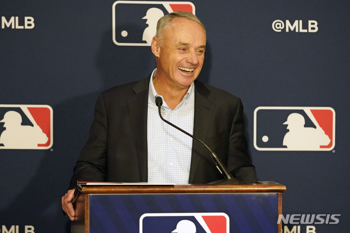 [올랜도=AP/뉴시스] 롭 맨프레드 메이저리그(MLB) 커미셔너. 2022.02.10