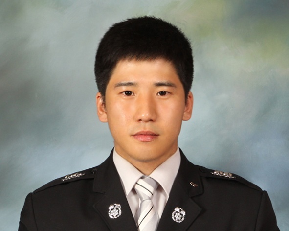 [광주=뉴시스] 김혜인 기자 = 광주시 119 특수구조대 박성찬(36) 소방장 (사진=광주시소방본부 제공) 2022.02.13.photo@newsis.com *재판매 및 DB 금지