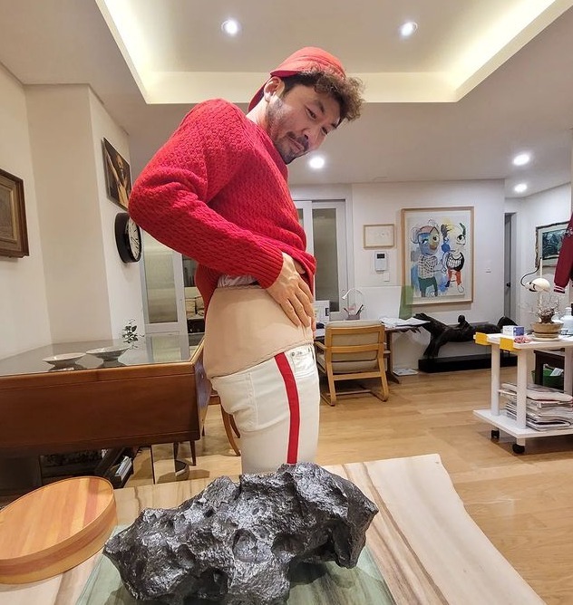 [서울=뉴시스] 복대 착용한 노홍철 2022.02.14. (사진= 노홍철 인스타그램 제공) photo@newsis.com *재판매 및 DB 금지 *재판매 및 DB 금지