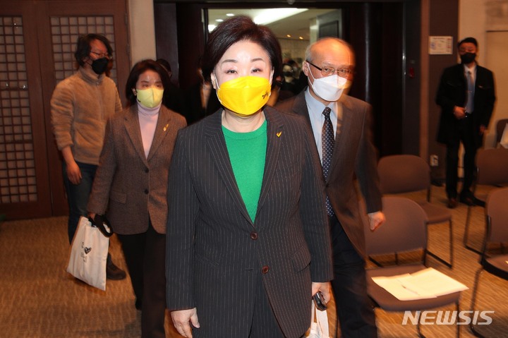 [서울=뉴시스] 국회사진기자단 = 심상정 정의당 대선 후보가 14일 오전 서울 중구 한국프레스센터에서 관훈토론회에 참석 하고 있다. 2022.02.14. photo@newsis.com