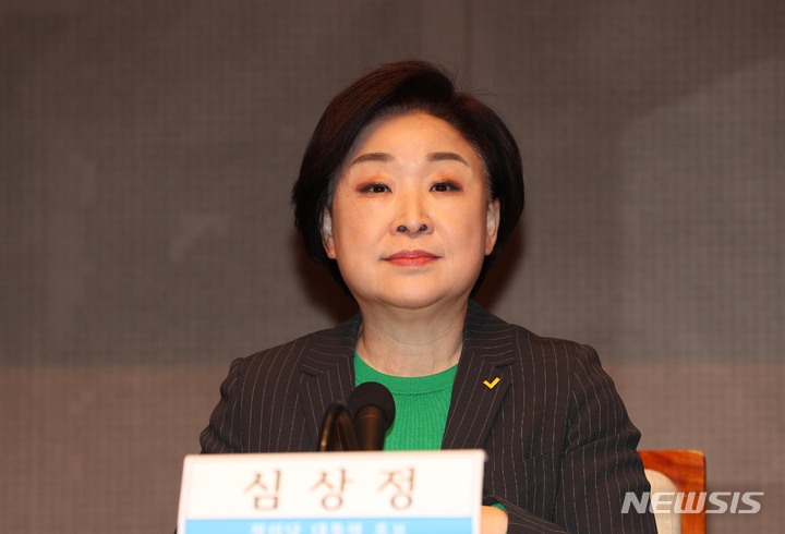 [서울=뉴시스] 국회사진기자단 = 심상정 정의당 대선 후보가 14일 오전 서울 중구 한국프레스센터에서 관훈토론회에 참석해 자리하고 있다. 2022.02.14. photo@newsis.com