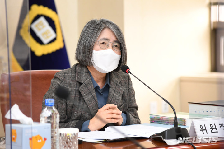 [서울=뉴시스]김영란 대법원 양형위원장은 지난달 14일 서울 서초구 대법원 1601호 회의실에서 13차 자문위원회의를 개최했다. 2022.02.15. (사진=대법원 제공)