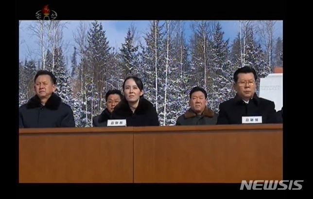 [서울=뉴시스]지난 15일 김여정 북한 조선노동당 중앙위원회 부부장이 량강도 삼지연에서 열린 김정일 탄생 80주년 경축 중앙보고대회에 참석해 있다. (사진=조선중앙TV 갈무리) 2022.02.16