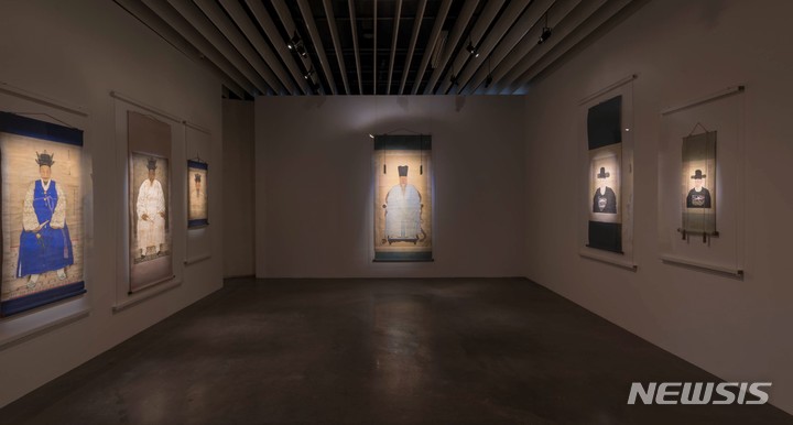 [서울=뉴시스] 호림박물관이 개관 40주년을 기념해 서울 강남구 신사분관에서 특별전 '기억'(記憶)을 6월30일까지 연다. 사진은 2층 전시실 전경초상화. (사진=호림박물관 제공) 2022.02.16. photo@newsis.com *재판매 및 DB 금지