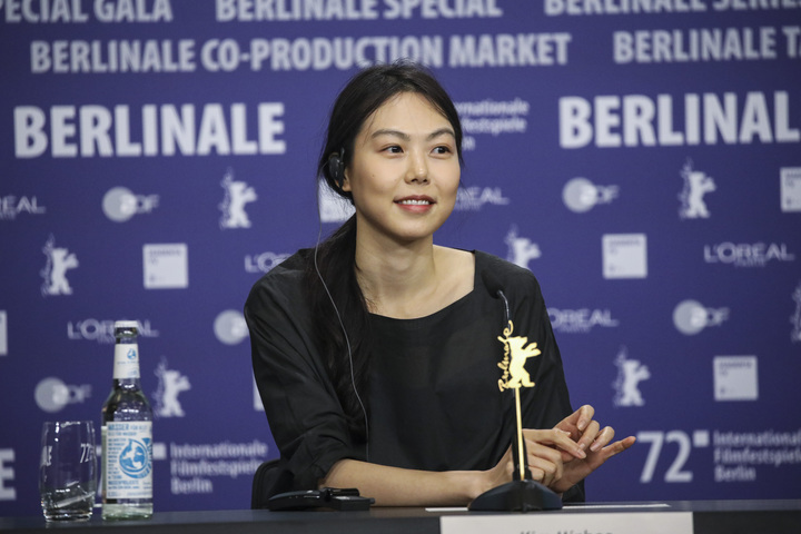 [서울=AP/뉴시스] 16일(현지시간) 독일 베를린에서 열린 '소설가의 영화' 기자간담회에 참석한 김민희. 이 영화는 '제72회 베를린 국제영화제'의 경쟁 부문에 초청 받았다. 