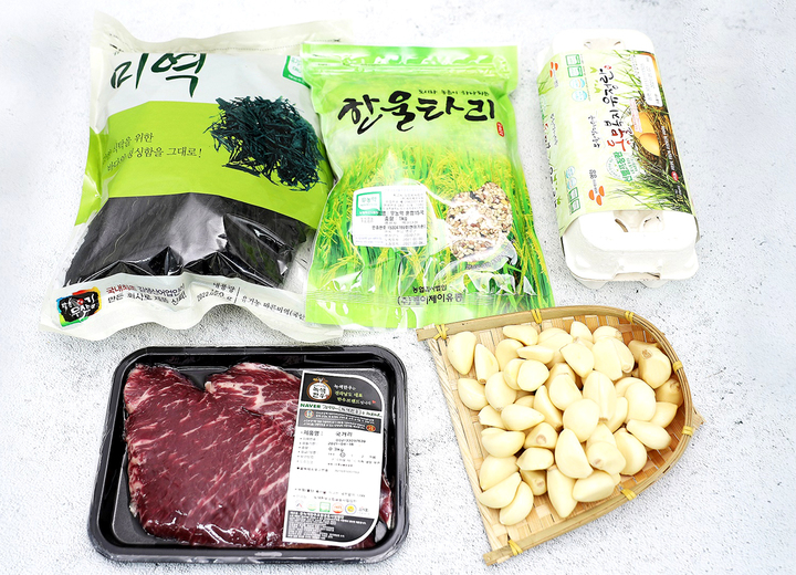 [무안=뉴시스] 친환경 농산물이 포함된 임산부 제공용 식자재 꾸러미 (사진=전남도 제공) 2023.03.26. photo@newsis.com *재판매 및 DB 금지