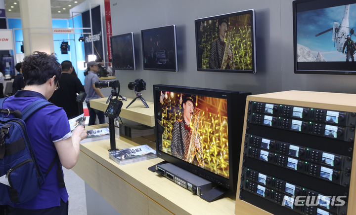 코로나 시대 방송산업 매출 21조원↑…성장 배경은 'IPTV'