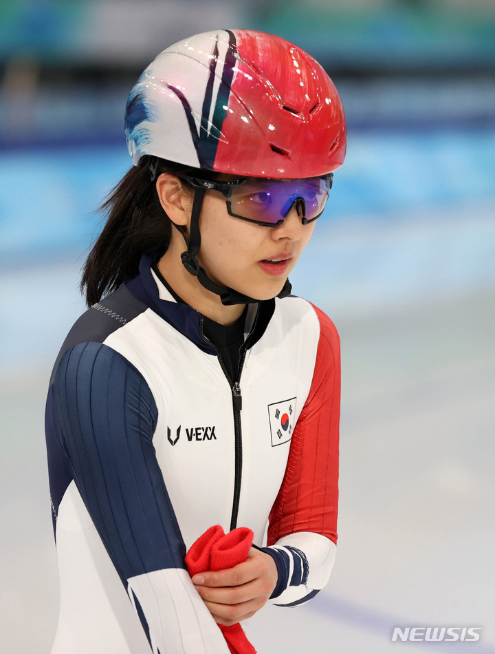 [베이징(중국)=뉴시스] 고범준 기자 = 김보름이 18일 오후 중국 베이징 국립 스피드 스케이팅 오벌 경기장에서 2022 베이징 동계올림픽 스피드 스케이팅 여자 매스스타트 경기 출전을 하루 앞두고 공식 훈련을 하고 있다. 2022.02.18. bjko@newsis.com