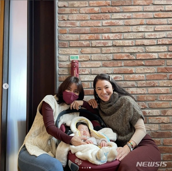 [서울=뉴시스] 신애라. 2022.02.19. (사진= 신애라 인스타그램 캡쳐) photo@newsis.com*재판매 및 DB 금지