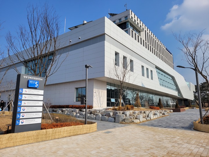  *재판매 및 DB 금지