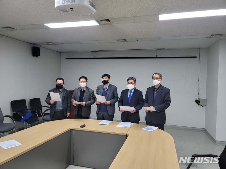 [광주=뉴시스]배상현기자=이재명 민주당 대선 후보 직속 균형발전위원회는 21일 광주전남지역 발전 정책을 발표했다.2020.02.21praxis@newsis.com