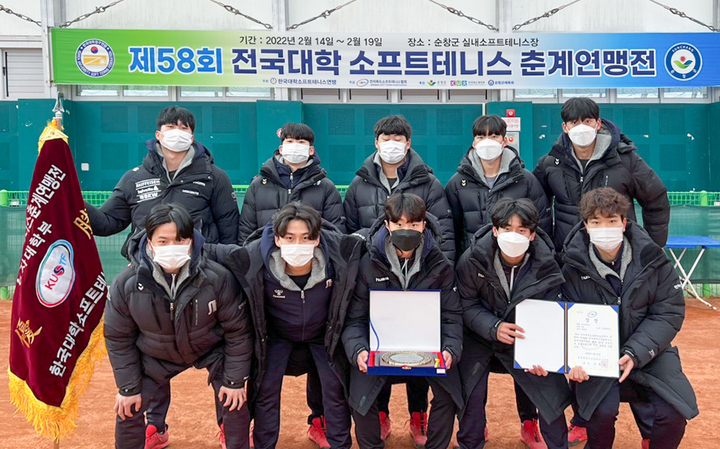 [인천=뉴시스] 김동영 기자 = 제58회 전국대학소프트테니스 춘계연맹전에서 단체전 우승을 차지한 인하대학교 소프트테니스 선수들이 기념촬영을 하고 있다. (사진= 인하대 제공) *재판매 및 DB 금지