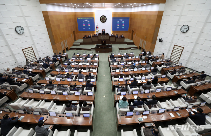 [서울=뉴시스] 조성우 기자 = 서울시의회 제305회 임시회. (사진=뉴시스 DB). 2022.06.02. xconfind@newsis.com