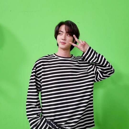 [서울=뉴시스] 방탄소년단 진 2022.02.22. (사진= 진 인스타그램 제공) photo@newsis.com *재판매 및 DB 금지 *재판매 및 DB 금지