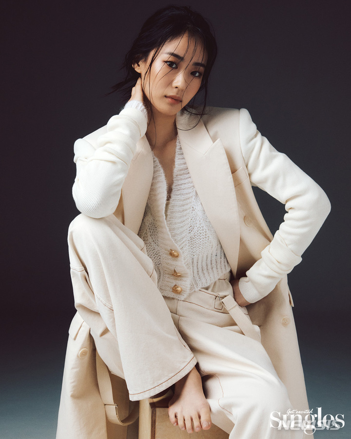 [서울=뉴시스] 이이담 화보 . 2022.02.23. (사진 = 싱글즈 제공 ) photo@newsis.com*재판매 및 DB 금지