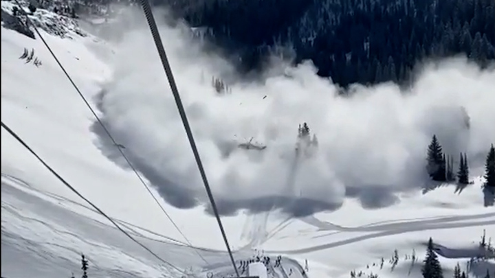 22일 유타주 스키 리조트에서 훈련에 참여한 블랙호크 헬기 2대가 착륙중 눈보라가 일며 시야가 흐려지면서 충돌했다. 출처: 인스타 oster.jacob *재판매 및 DB 금지