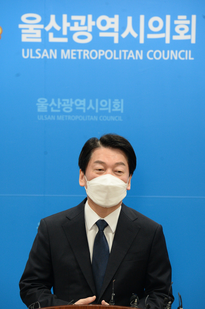 [울산=뉴시스] 배병수 기자 = 안철수 국민의당 대선 후보가 23일 오전 울산시의회 프레스센터에서 울산지역 기자들과 간담회를 하고 있다. 2022.02.23. bbs@newsis.com