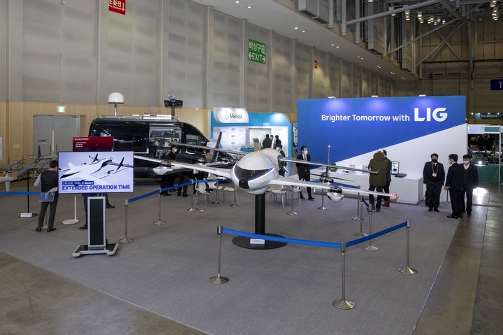 LIG넥스원, 드론쇼 코리아서 '수송·정찰·방어용 드론' 공개