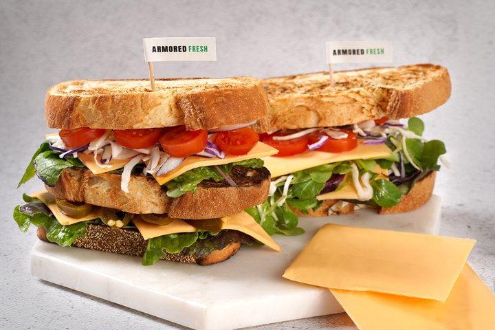 [서울=뉴시스] 아머드 프레시 비건 치즈 중 체다 슬라이스. (사진=양유 제공) 2022.2.24. photo@newsis.com *재판매 및 DB 금지