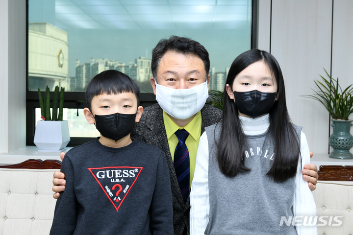 안승남 구리시장과 남매. (사진=구리시 제공) 