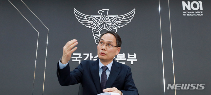 [서울=뉴시스] 백동현 기자 = 남구준 경찰청 국가수사본부장이 23일 오후 서울 서대문구 경찰청 국가수사본부 대회의실에서 인터뷰하고 있다. 2022.02.26. livertrent@newsis.com