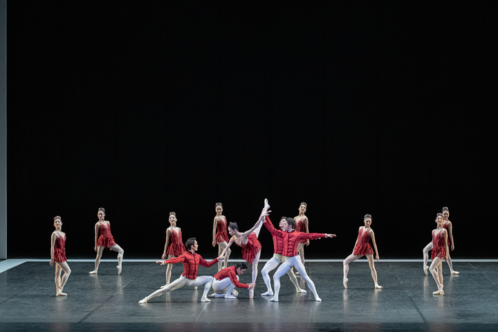 [서울=뉴시스]국립발레단 '주얼스' 공연 사진. (사진=국립발레단_Photo by 손자일) 2022.02.28. photo@newsis.com *재판매 및 DB 금지