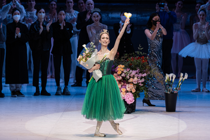 [서울=뉴시스]지난 27일 국립발레단 '주얼스' 공연 후 진행된 수석무용수 신승원의 퇴단 행사. (사진=국립발레단_Photo by 손자일) 2022.02.28. photo@newsis.com *재판매 및 DB 금지