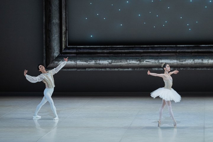 [서울=뉴시스]국립발레단 '주얼스' 공연 사진. (사진=국립발레단_Photo by 손자일) 2022.02.28. photo@newsis.com *재판매 및 DB 금지