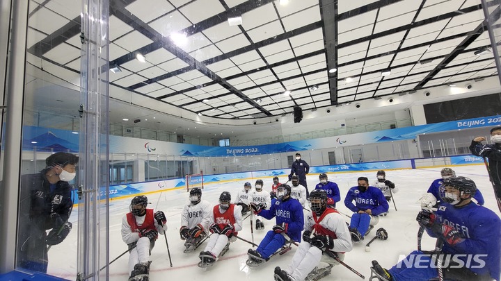 [서울=뉴시스]2022 베이징동계패럴림픽 파라아이스하키 (사진 = 대한장애인체육회 제공)
