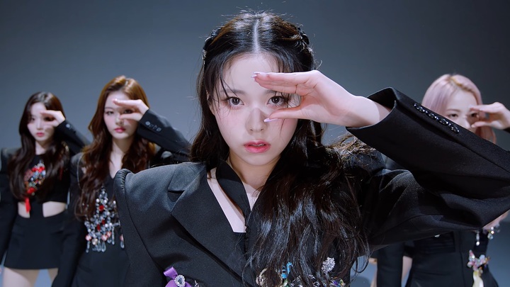 [서울=뉴시스] 엔믹스 춤 영상 화면 캡처 2022.02.28 (사진= JYP엔터테인먼트 제공) photo@newsis.com*재판매 및 DB 금지 *재판매 및 DB 금지