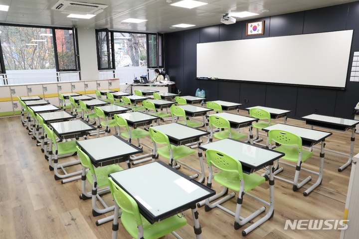 [창원=뉴시스] 홍정명 기자= 경남 창원시 마산합포구 마산고운초등학교 '모듈러 교실' 내부. (사진=경남도교육청 제공) 2022.02.28. photo@newsis.com