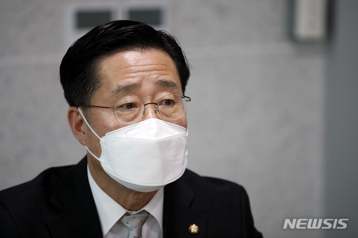 [서울=뉴시스] 최진석 기자 = 11일 대통령직인수위원직 사의를 밝힌 이태규 국민의당 의원. (공동취재사진) 2022.02.28. photo@newsis.com
