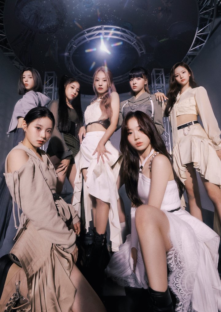 [서울=뉴시스] 왼쪽 위부터 시계방향으로 배이, 지우, 지니, 릴리, 설윤, 해원, 규진. 그룹 '엔믹스(NMIXX)' 단체 이미지. 2022.03.01. (사진 = JYP엔터테인먼트 제공) photo@newsis.com*재판매 및 DB 금지 *재판매 및 DB 금지