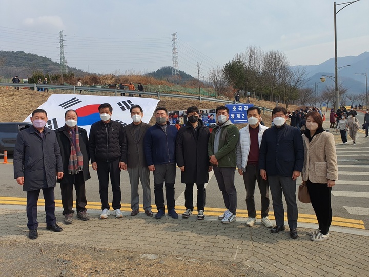 박근혜 전 대통령 달성 사저 앞에 모인 '박근혜 달성환영단' *재판매 및 DB 금지
