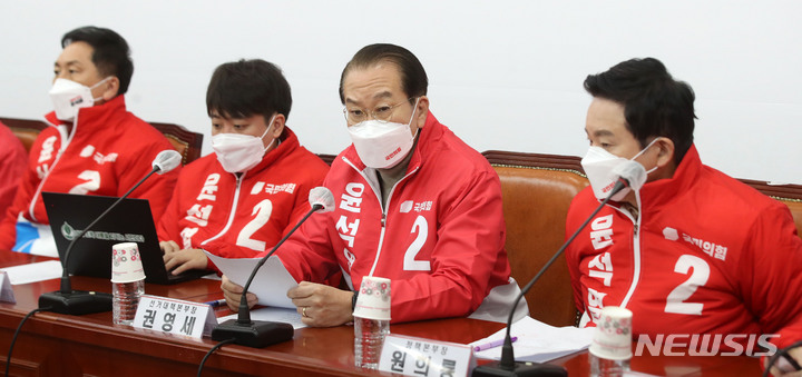 [서울=뉴시스] 김선웅 기자 = 권영세 국민의힘 선거대책본부장이 1일 오전 서울 여의도 국회에서 열린 확대선거대책본부회의에 참석해 발언하고 있다. 2022.03.01. mangusta@newsis.com
