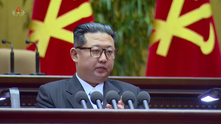 [서울=뉴시스]지난 1일 북한 조선중앙TV는 김정은 조선노동당 총비서 겸 국무위원장이 지난달 28일 평양에서 열린 2차 초급당 비서대회 폐회사를 했다고 보도했다. (사진=조선중앙TV 갈무리) 2022.03.01. photo@newsis.com *재판매 및 DB 금지